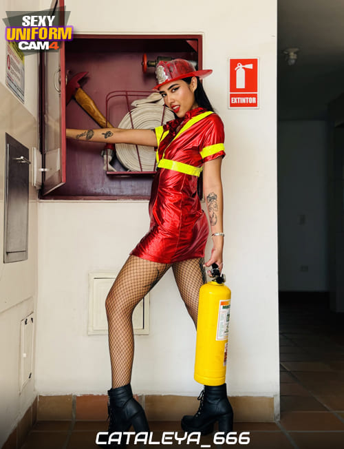 latina bombero sexy