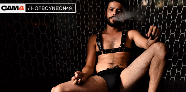 Juega con la polla caliente y jugosa de Hotboyneon49 en CAM4.