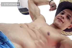 Stevenx94, el webcam musculoso más morboso de CAM4.