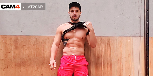 Lat20ar, el sexy camboy que eleva la temperatura en CAM4.